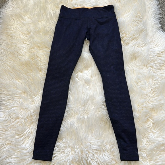Lulu Lemon women’s mid-rise leggings size 8 - Picture 3 of 7